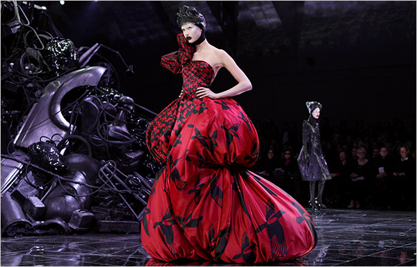 The Horn of Plenty: Alexander McQueen Fall 2009 – Ayerhs Magazine