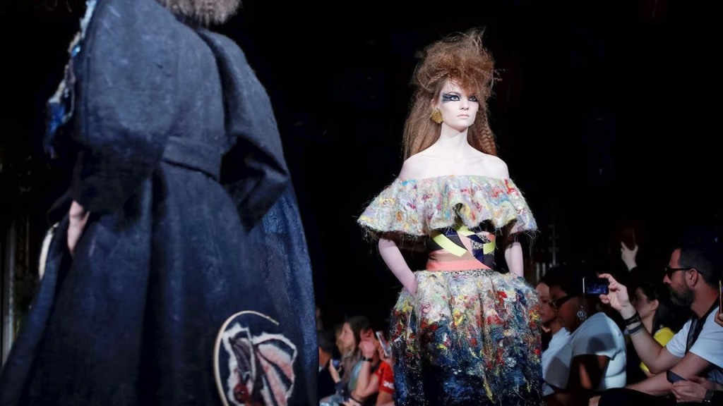 Dominance of Heavenly Hues: Viktor & Rolf Couture Fall 2019