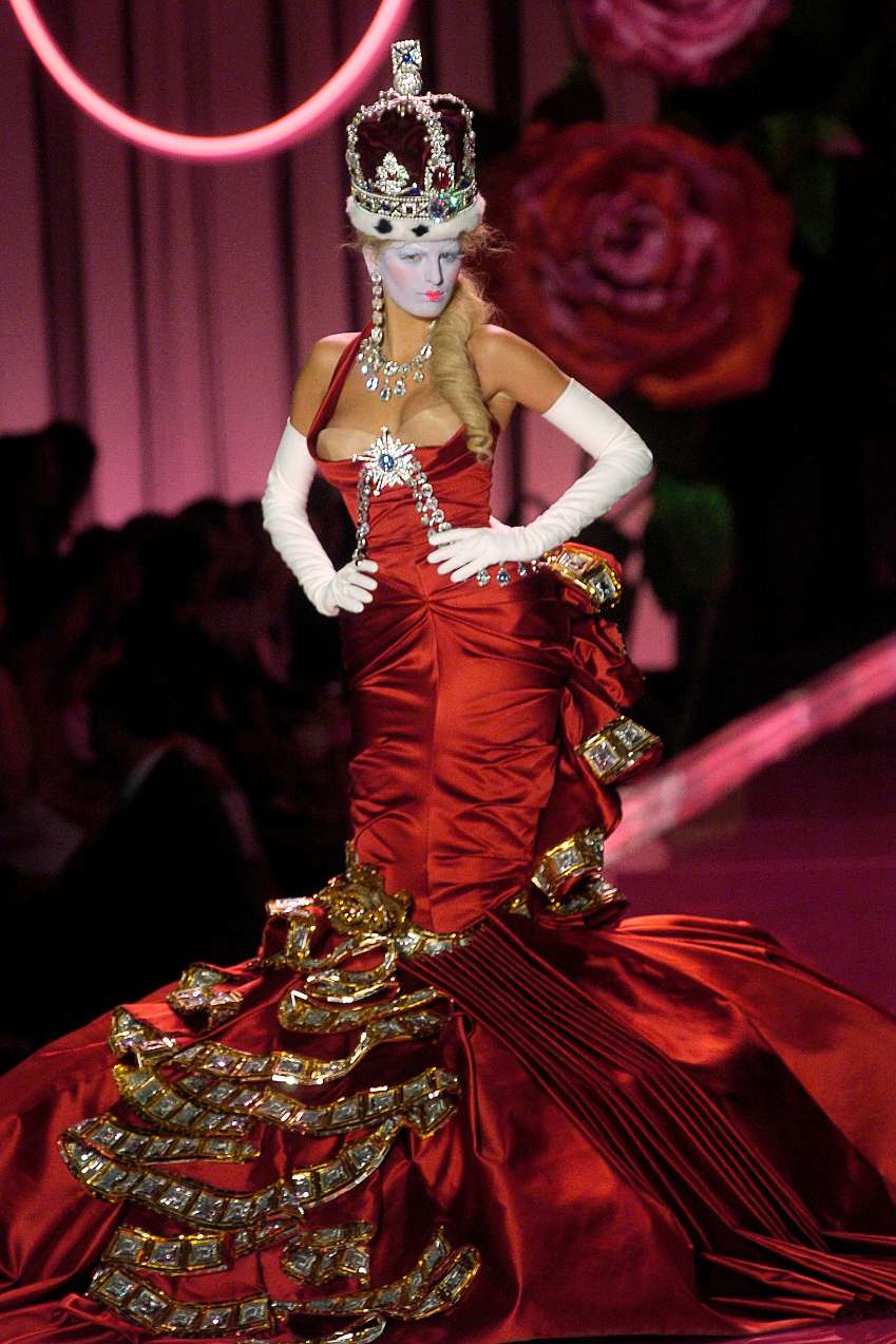 Christian Dior Couture Fall 2004: Drama Meets Opulence – Ayerhs