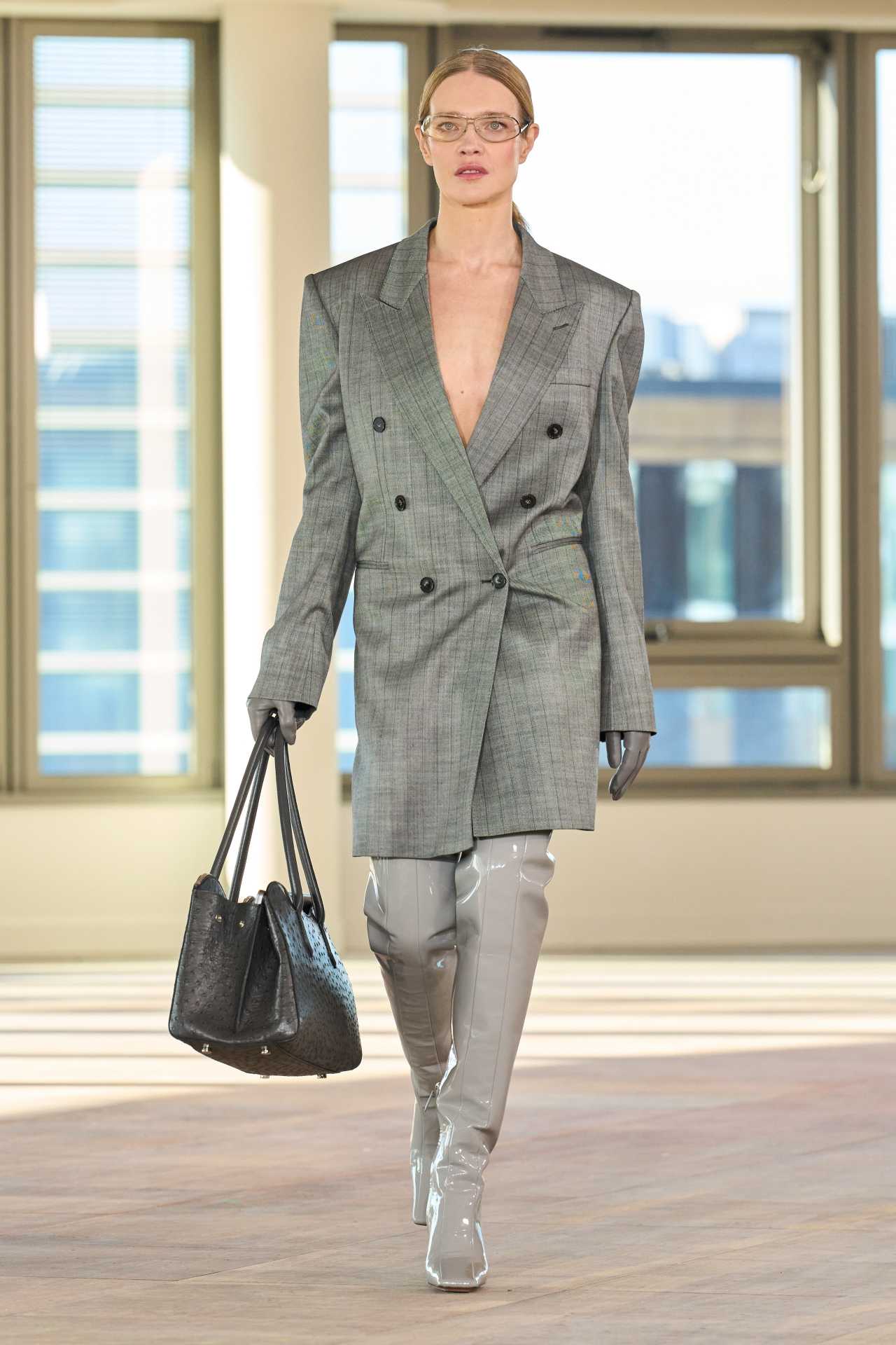 Stella McCartney Fall 2025 PFW: From Laptop to Lapdance – Ayerhs